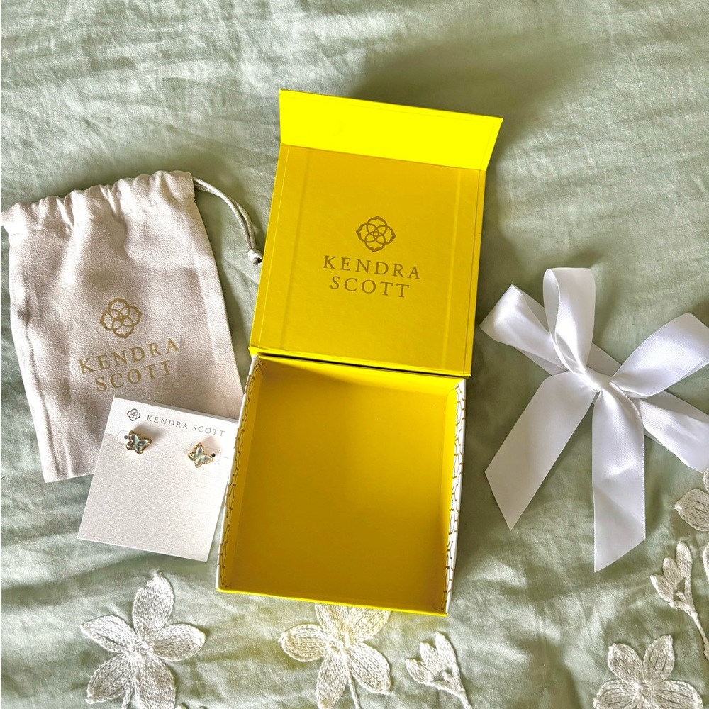 NWT Kendra Scott Lillia Butterfly Dichroic Glass Gold Stud Earrings - Picture 6 of 9
